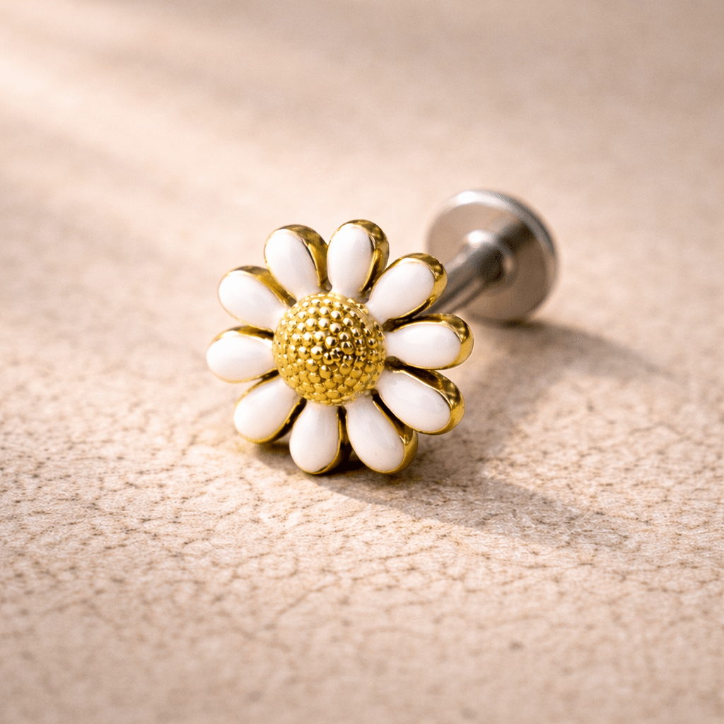Gold Plated White Daisy Flower Labret