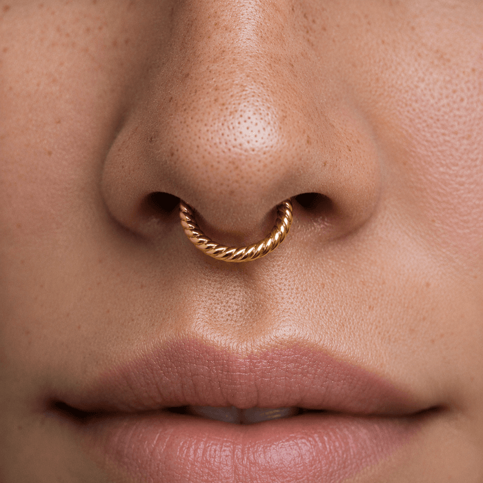 How to Choose the Right Septum Ring Size (16G, 18G, Diameter Guide)