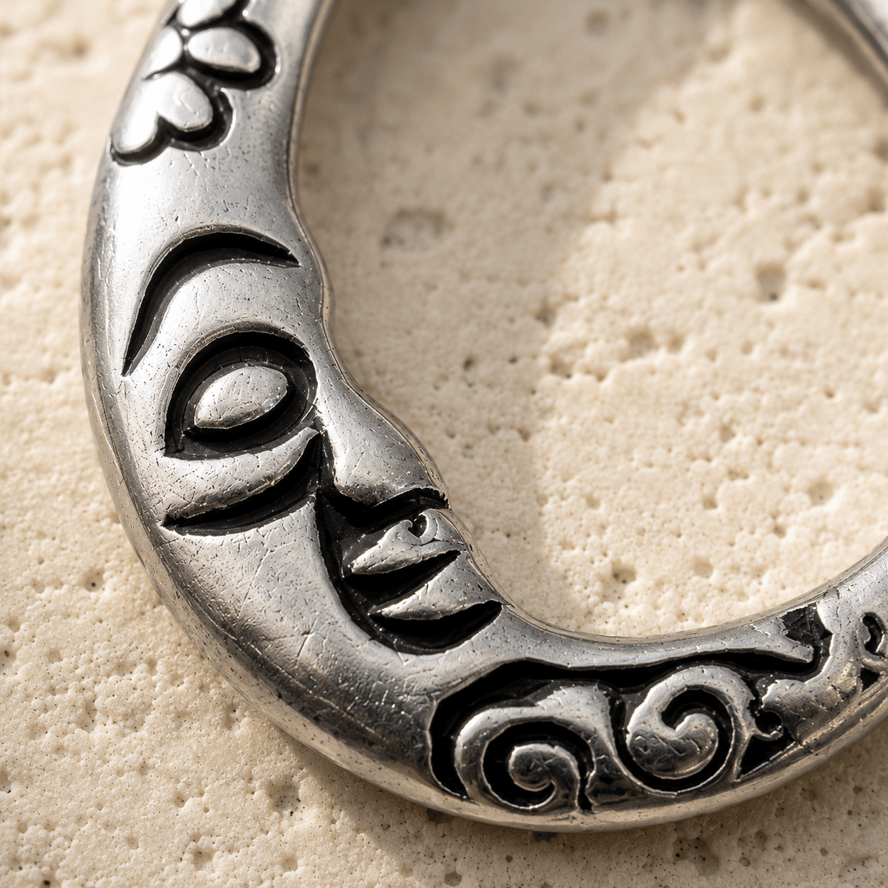 Seamless clicker Stainless Steel Crescent Moon Teardrop Seamless Ring - Skin Metals
