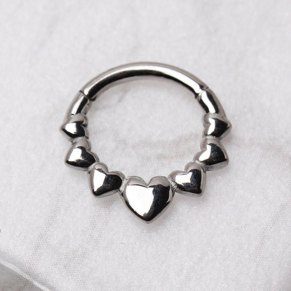 Heart-Shaped Seamless Hinged Clicker Ring in 316L Stainless Steel Seamless Ring Impulse Piercings