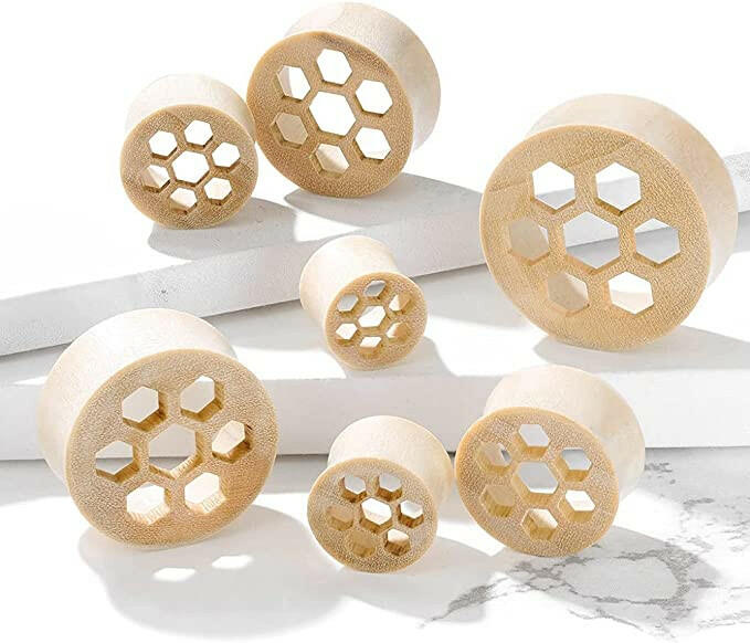 Honey Comb Cut Front Natural White Crocodile Wood Saddle Plugs Plugs Impulse Piercings